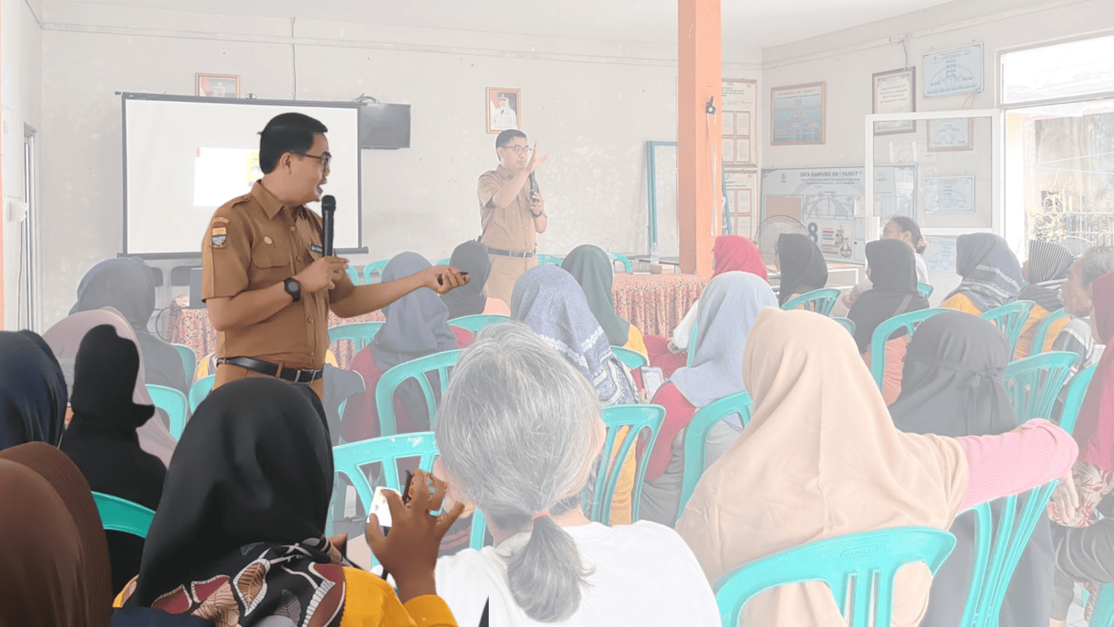 Penyuluhan Luar Gedung
Cegah Hipertensi dengan "CERDIK" dan Kendalikan dengan "PATUH"

Dinas Kesehatan Kota Cirebon bersama UPT Puskesmas Astanagarib